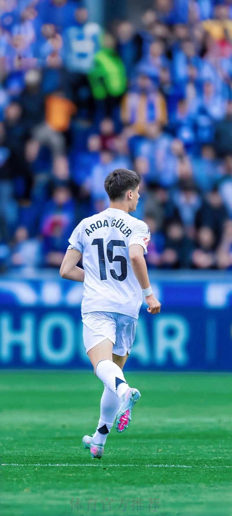 马卡报:皇马16岁中卫马丁内斯周五训练时重伤 马卡报:皇马16岁中卫马丁内斯周五训练时重伤